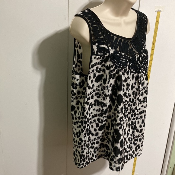 CHICOS Leopard Embroidered Detail Tank Top Sleeveless Blouse Black & White Large - Picture 2 of 16